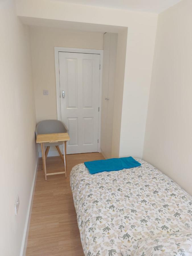 Vibrant Single Room Only For One Adult Southall Exterior photo